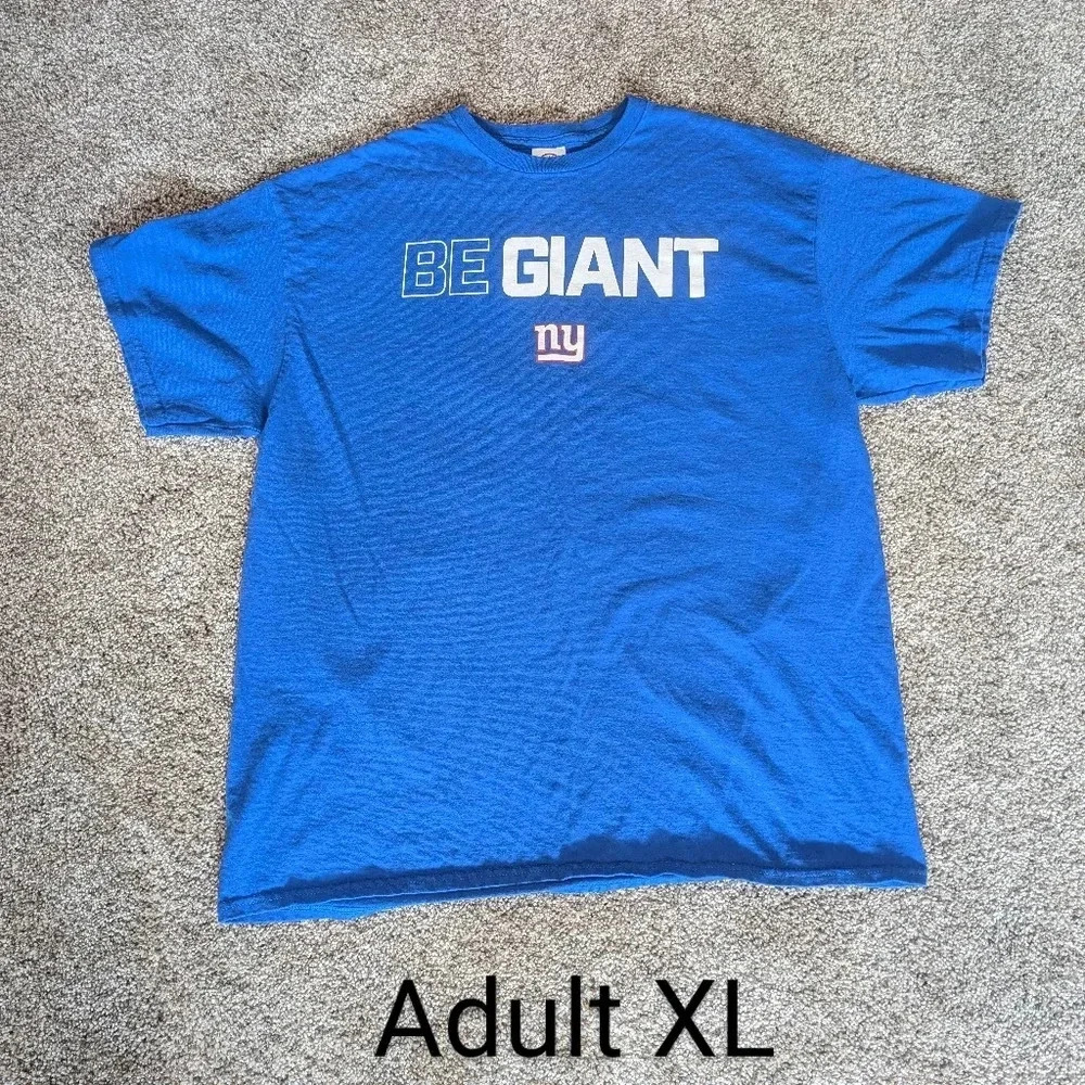 🎈3/$15🎈Adult XL New York Giants football blue shirt